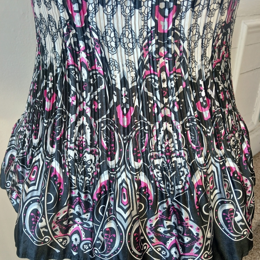 Patterned Women's Top - Picture 4 of 4